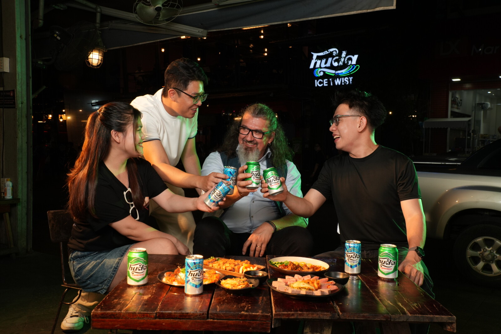 Huda complements local flavours and unites heritage with lively evening gatherings in Hue.